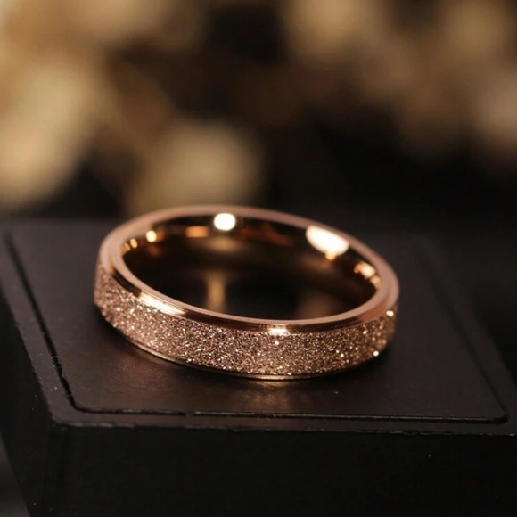 Jewelry - Elegant Rose Gold-Tone Women's Ring
